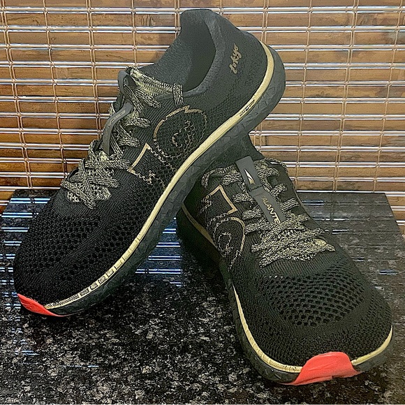 Altra Escalante Racer 19 Tokyo Edition Women's sneakers black gold US 10 / EU 42 - Picture 1 of 12